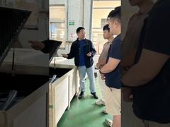 Bienvenue chaleureusement à Hong Kong clients viennent visiter notre usine!