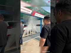 Bienvenue client de l'Iran viennent visiter notre usine!La machine à laver les voitures à colon mérite votre confiance!