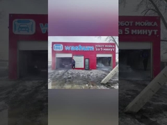 Un technicien de Kolon a installé et mis en service une machine à laver les voitures KL360-1 et KL-360premium