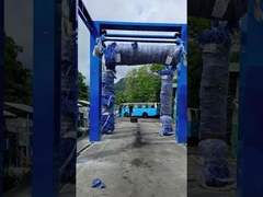 Le client a installé lui-même le lave-bus à 3 brosses Kolon Drive Through, conformément à notre manuel !