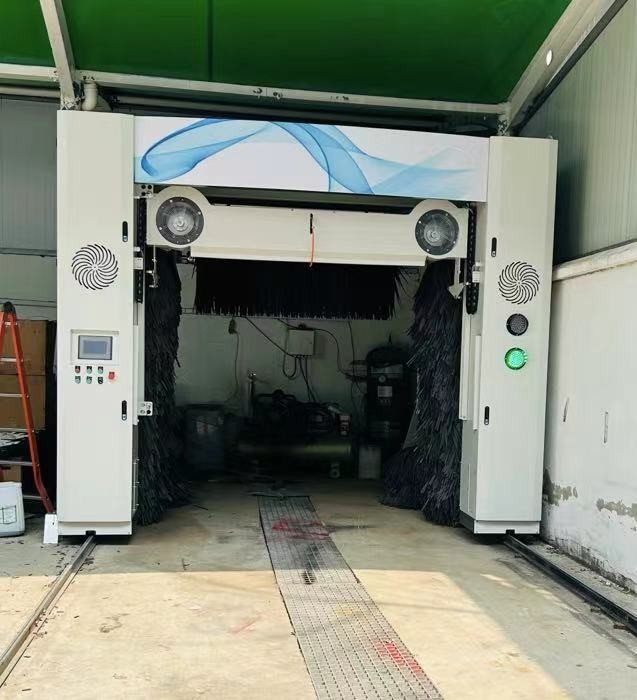 Machine de lavage de voiture de garage Système de pulvérisation d'eau avec cinq brosses 80-100L / voiture