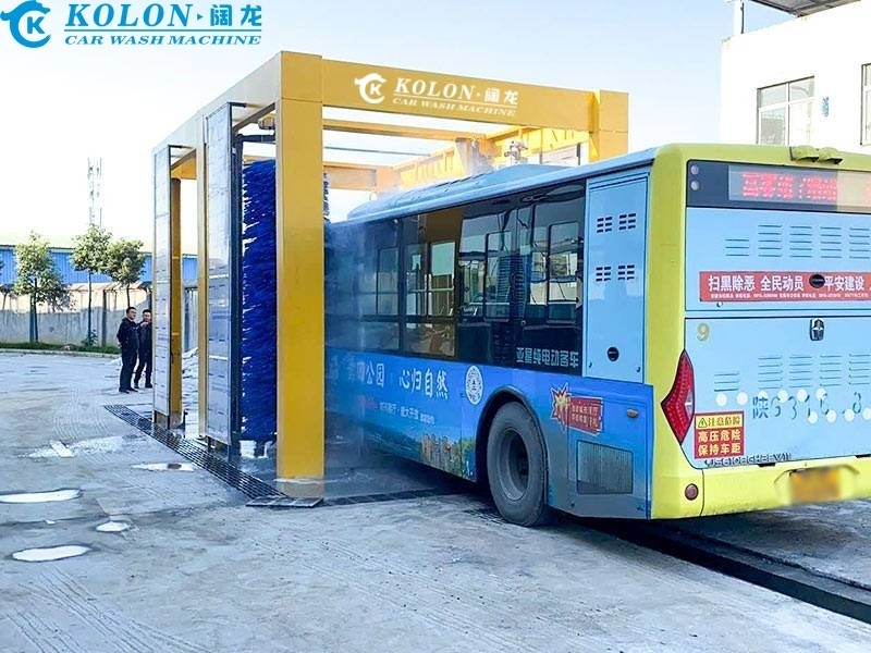 Machine automatique de nettoyage de bus rapide et nettoyante KOLON avec une vitesse de nettoyage de 2 à 3 minutes par voiture