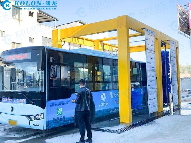 Machine automatique de nettoyage de bus rapide et nettoyante KOLON avec une vitesse de nettoyage de 2 à 3 minutes par voiture